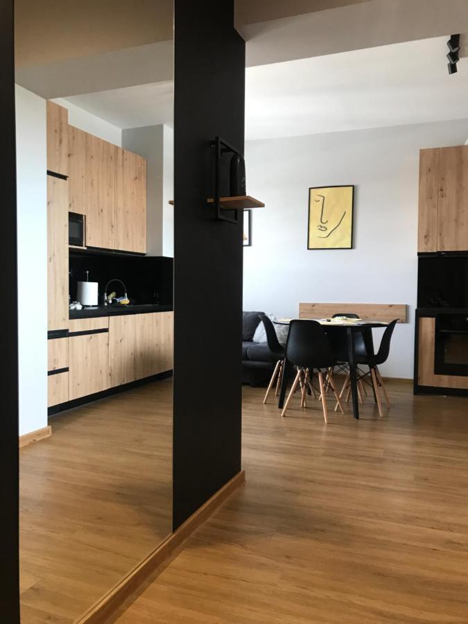 No82 Yellow Apartment *