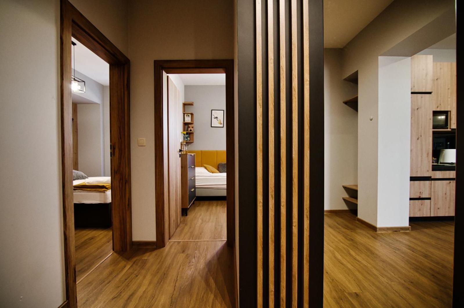 No82 Yellow Apartment Zator